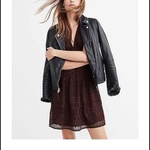 Abercrombie & Fitch Lace Crochet Burgundy V Neck Size 0 Zero PROM HOCO